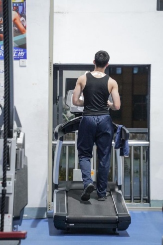 浙江健身教练女硕士_浙江健身器材生产基地_浙江一健身
